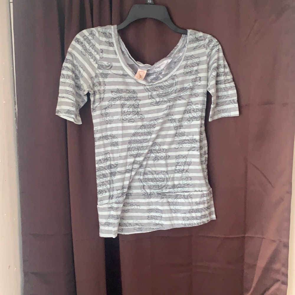 Rue21 Women’s L Half Long Sleeve Top
